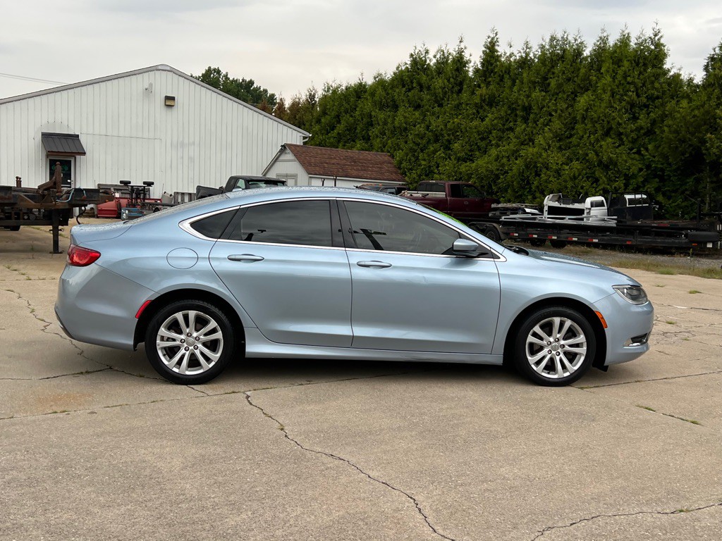 2015 Chrysler 200 Image 6