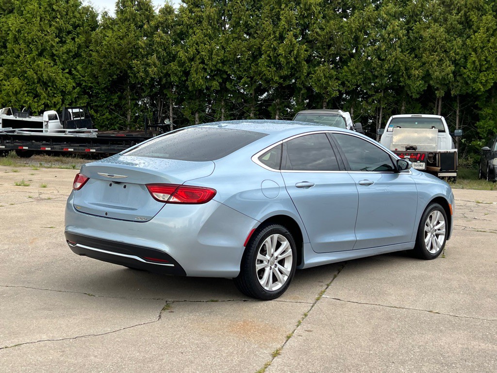 2015 Chrysler 200 Image 7