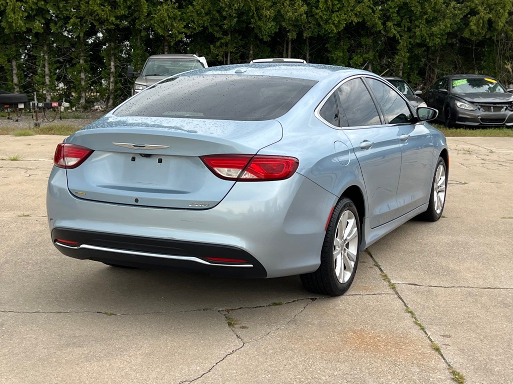 2015 Chrysler 200 Image 8