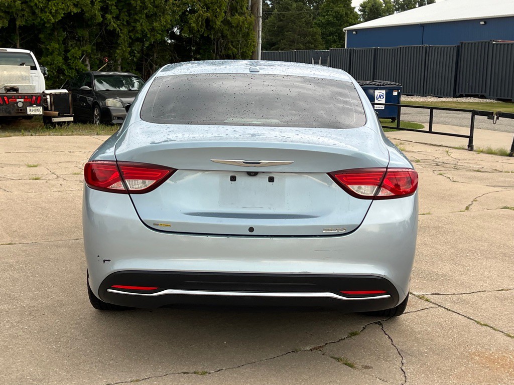 2015 Chrysler 200 Image 9