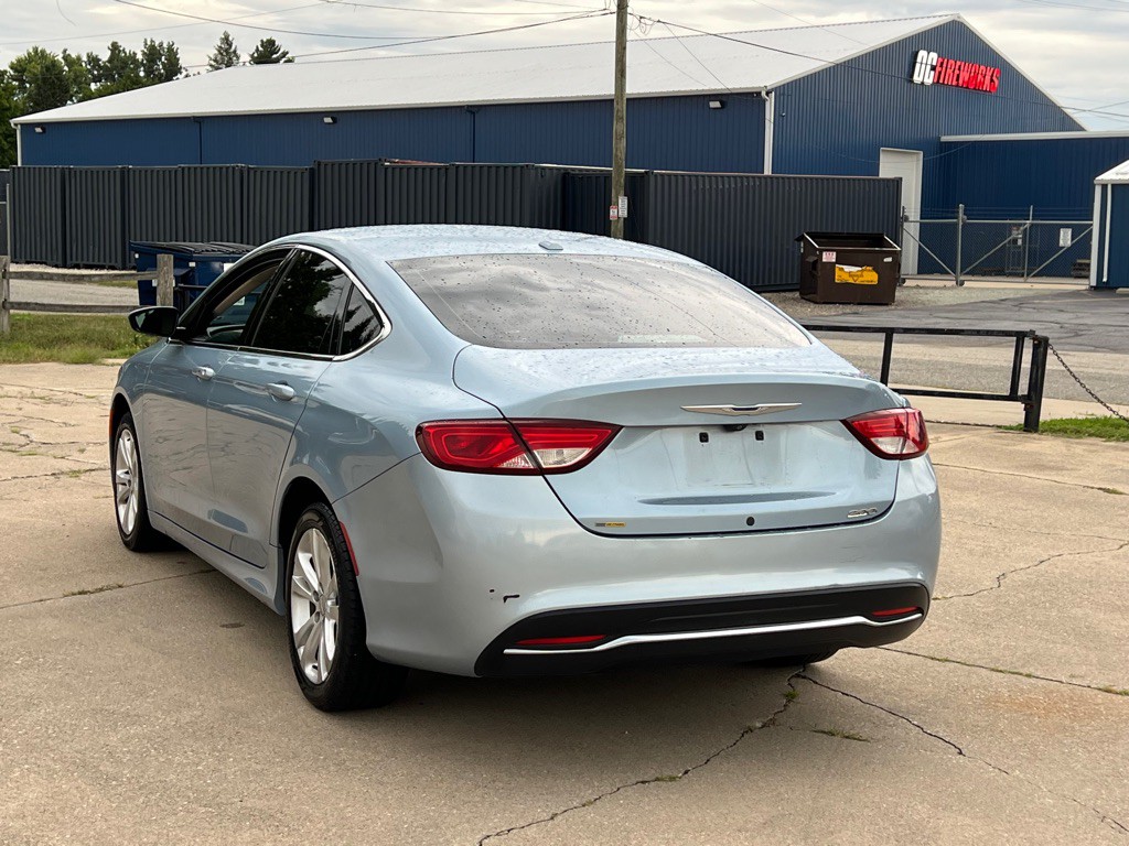 2015 Chrysler 200 Image 10