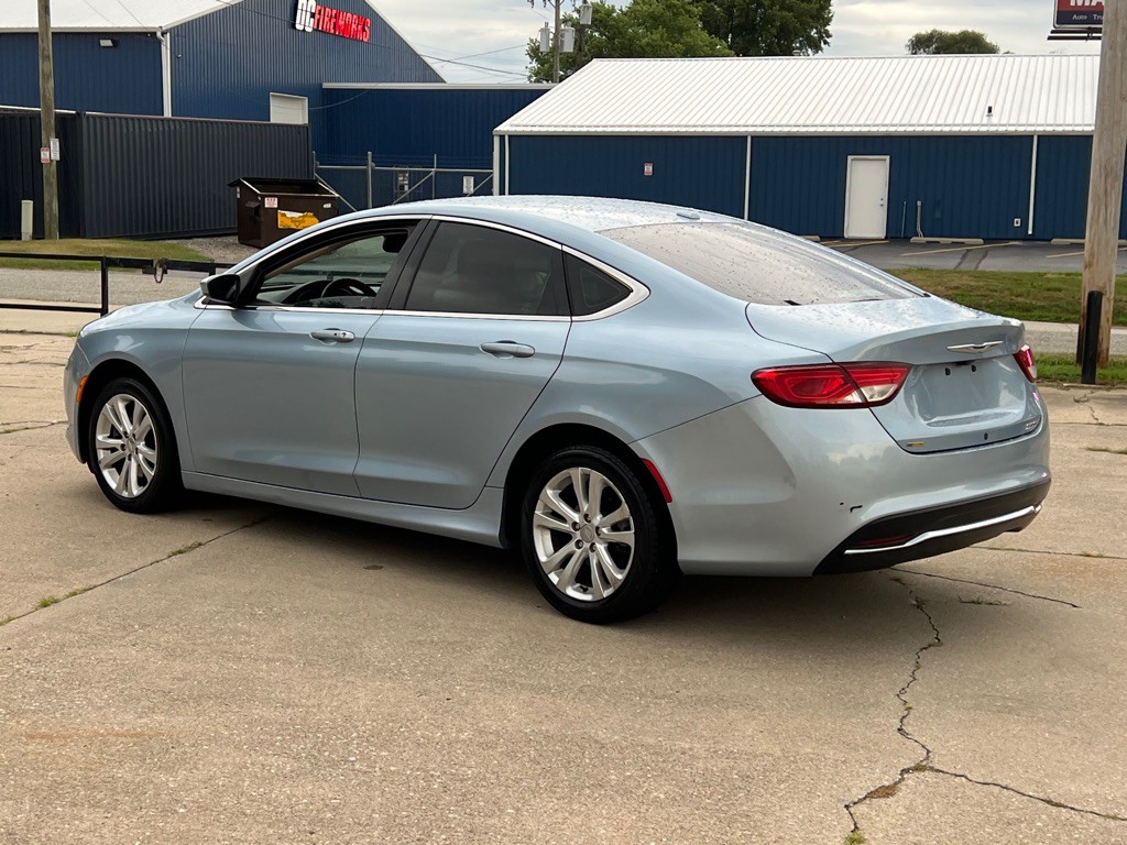 2015 Chrysler 200 Image 11
