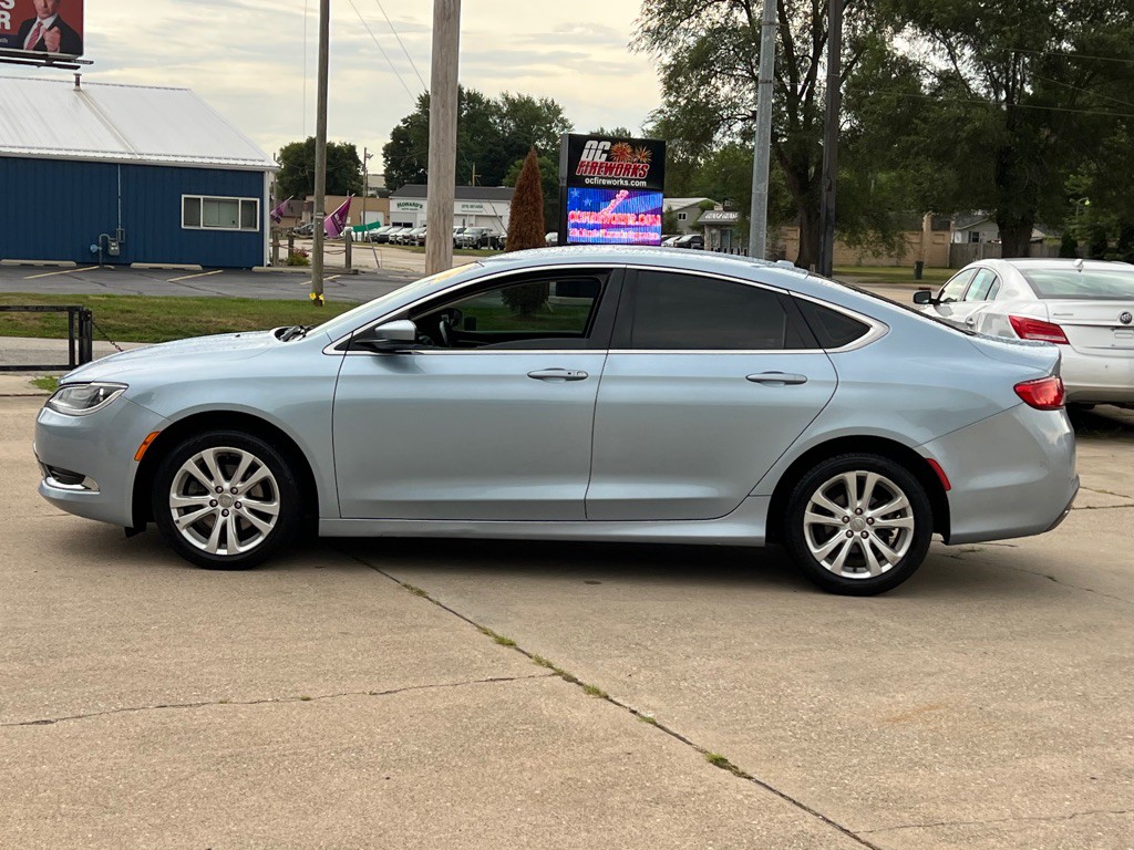 2015 Chrysler 200 Image 12