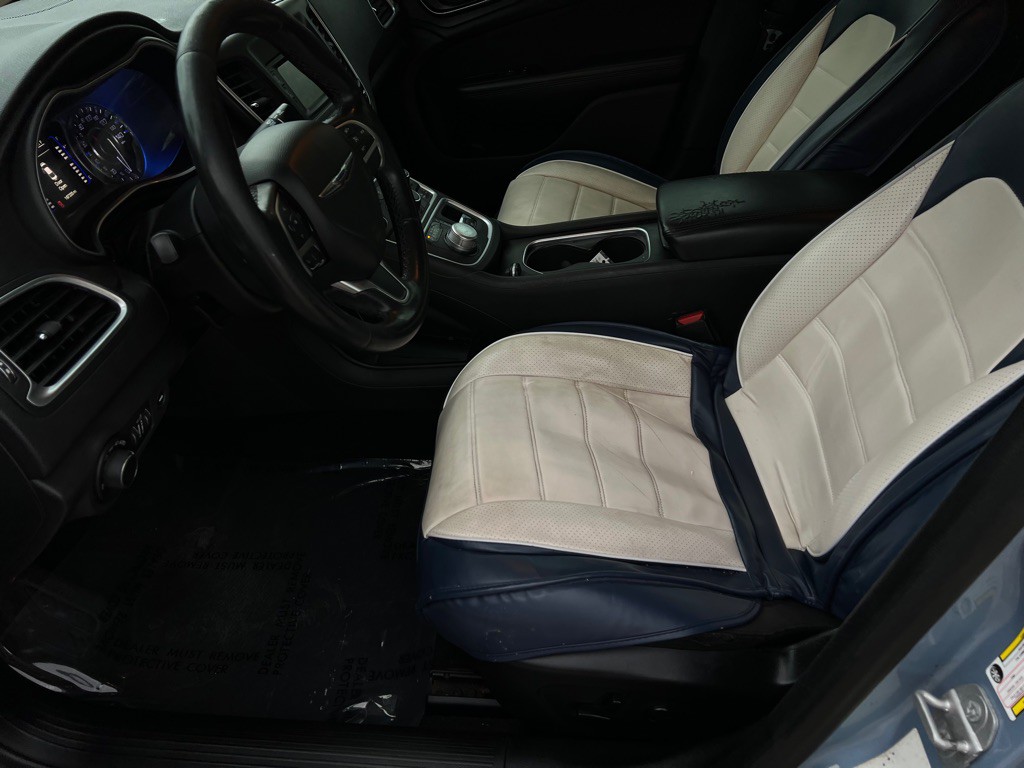 2015 Chrysler 200 Image 20