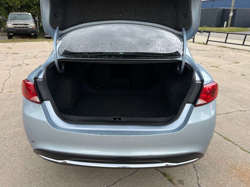 2015 Chrysler 200 Image 28