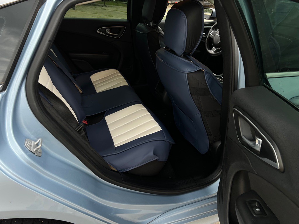 2015 Chrysler 200 Image 31