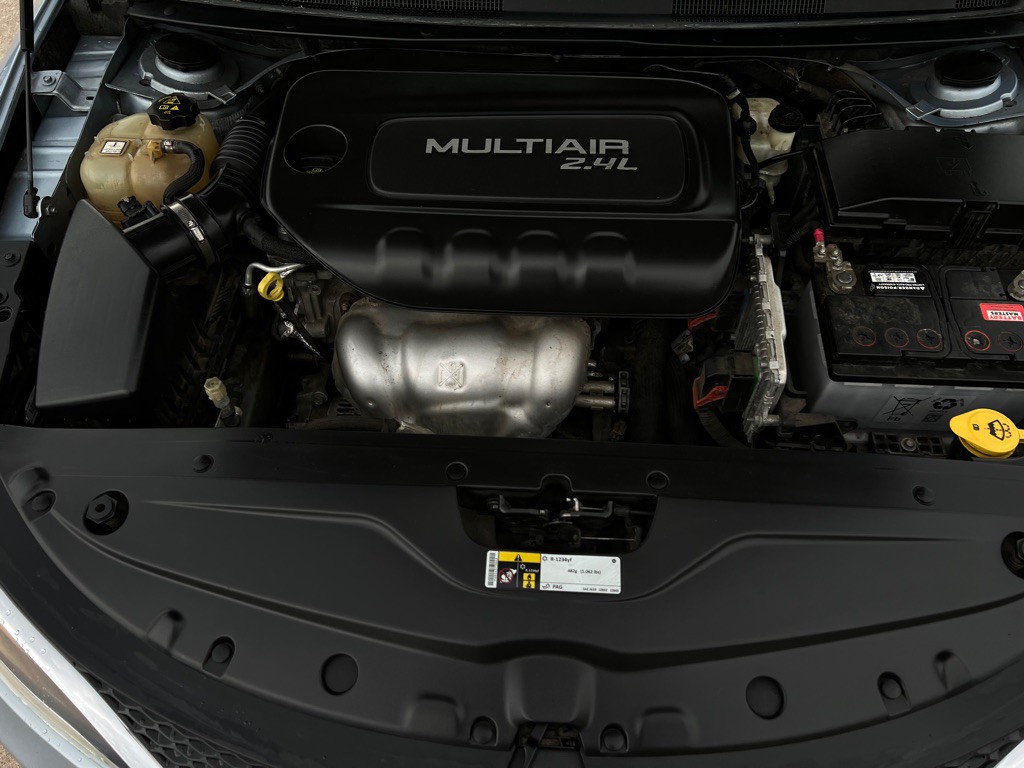 2015 Chrysler 200 Image 38