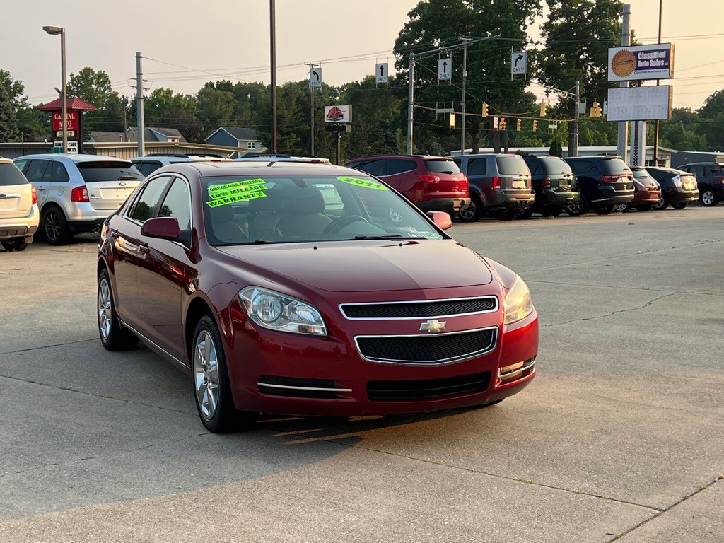 2011 Chevrolet Malibu Image 2