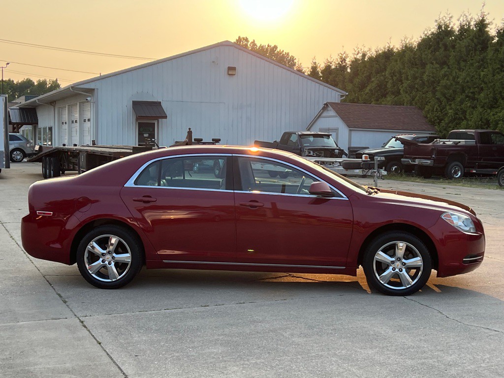2011 Chevrolet Malibu Image 4