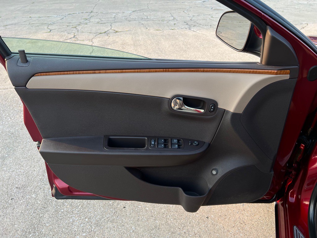 2011 Chevrolet Malibu Image 17