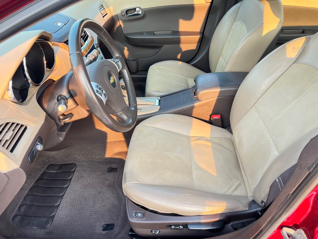 2011 Chevrolet Malibu Image 20