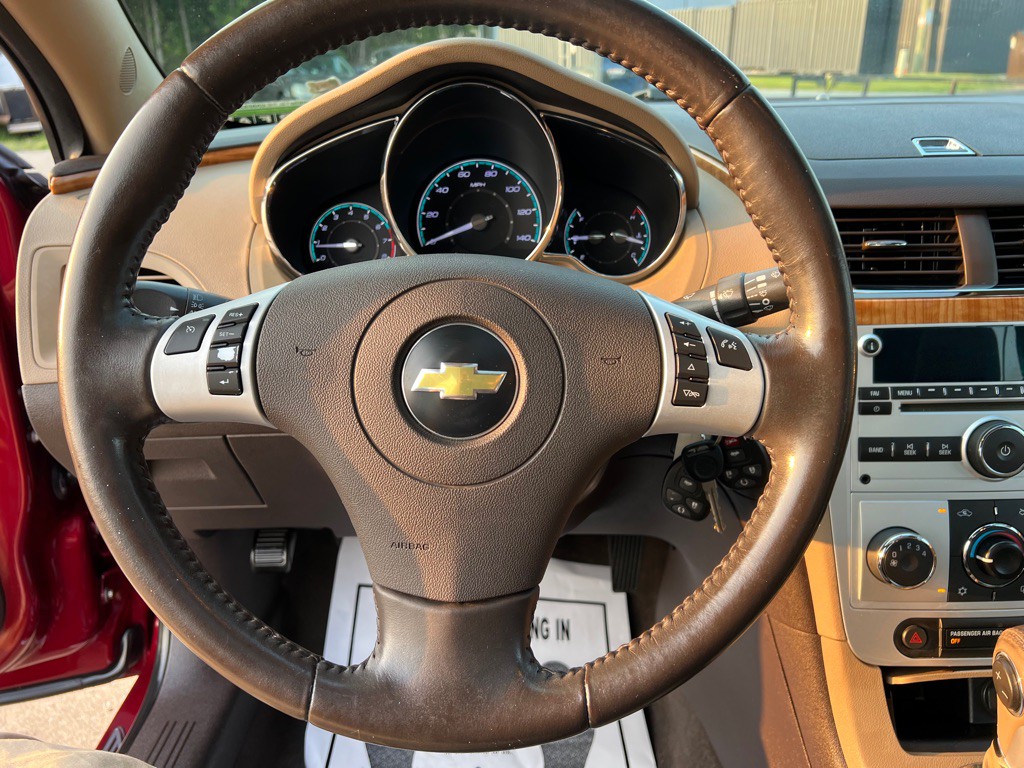 2011 Chevrolet Malibu Image 21