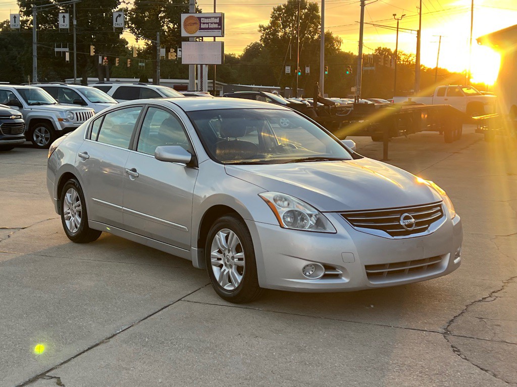 2010 Nissan Altima Image 2