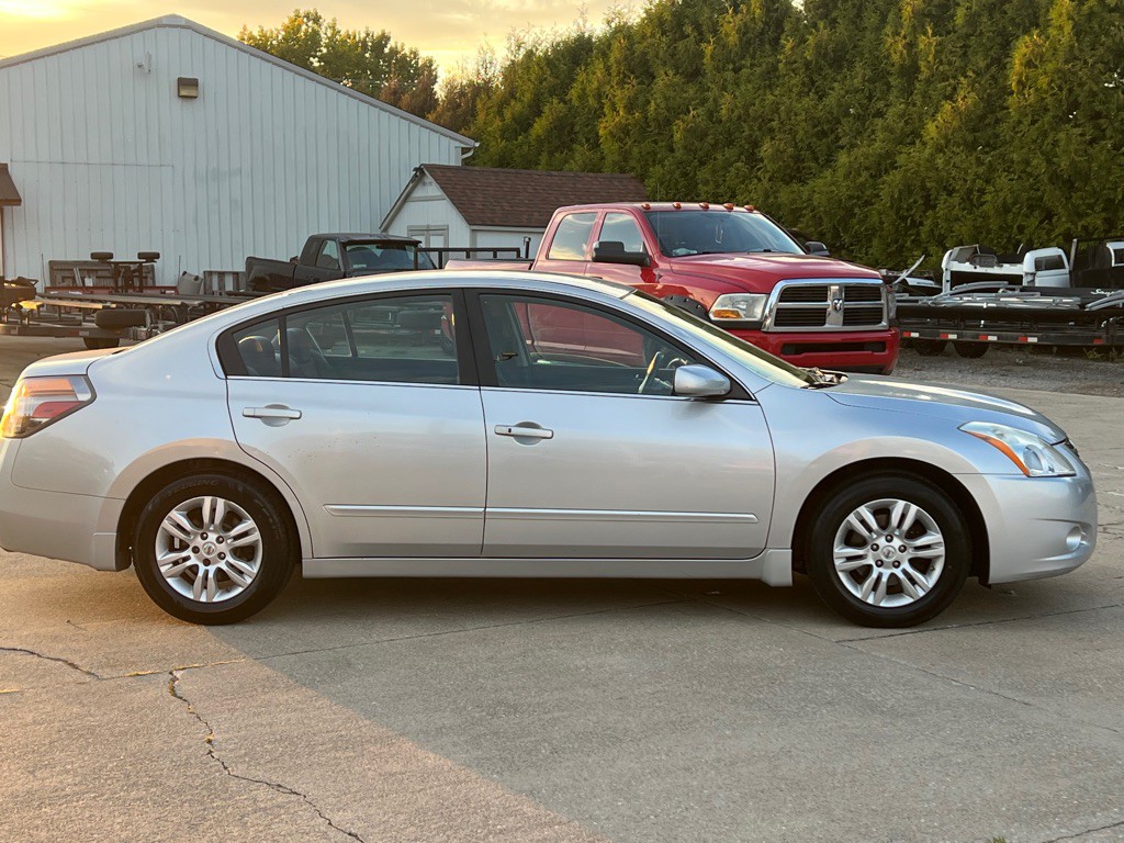 2010 Nissan Altima Image 3