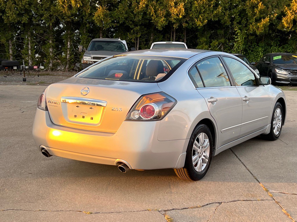 2010 Nissan Altima Image 4