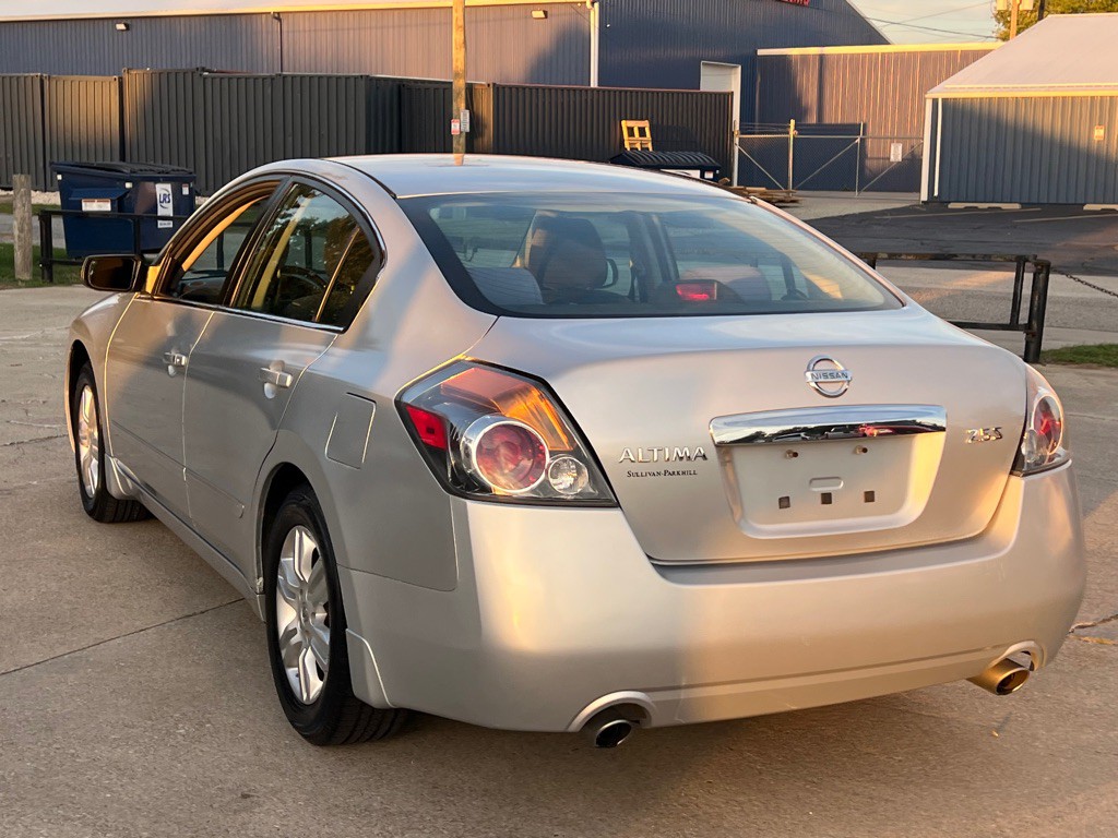 2010 Nissan Altima Image 7