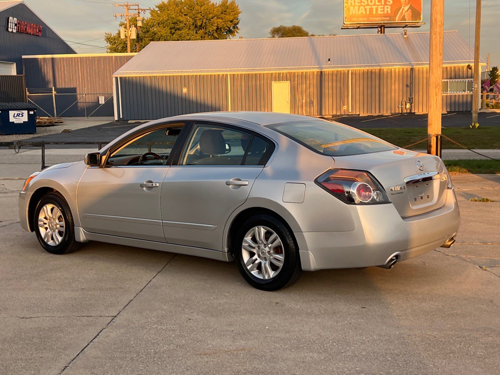2010 Nissan Altima Image 8