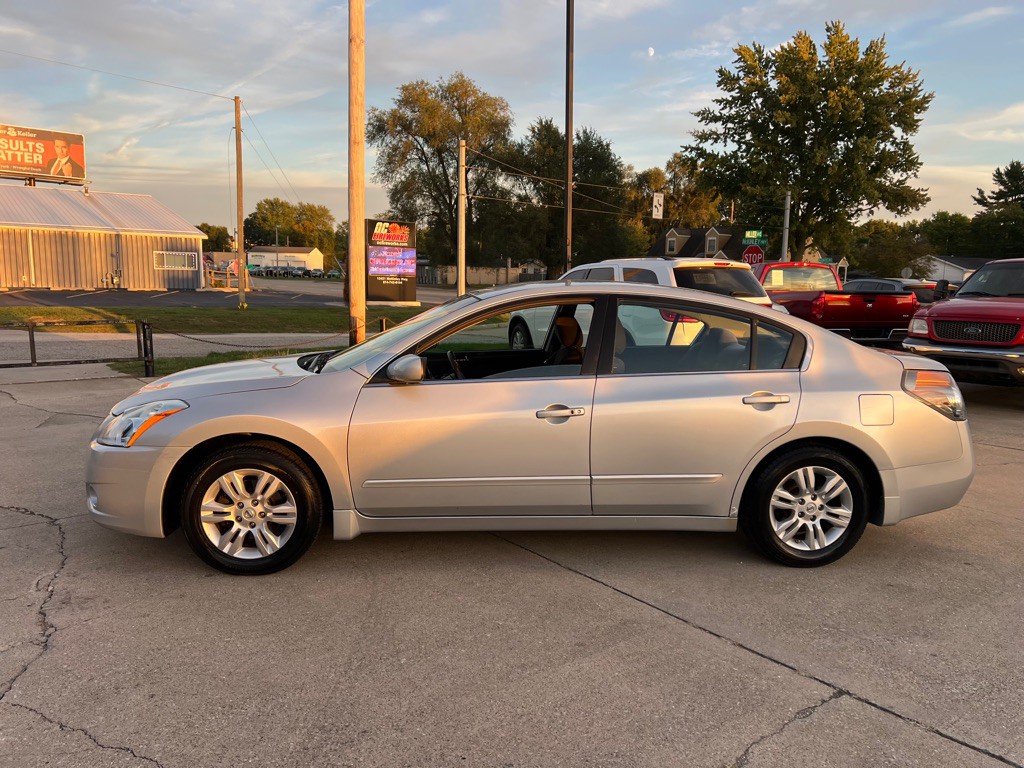 2010 Nissan Altima Image 9