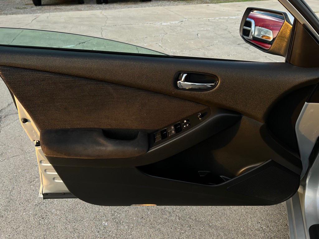 2010 Nissan Altima Image 18