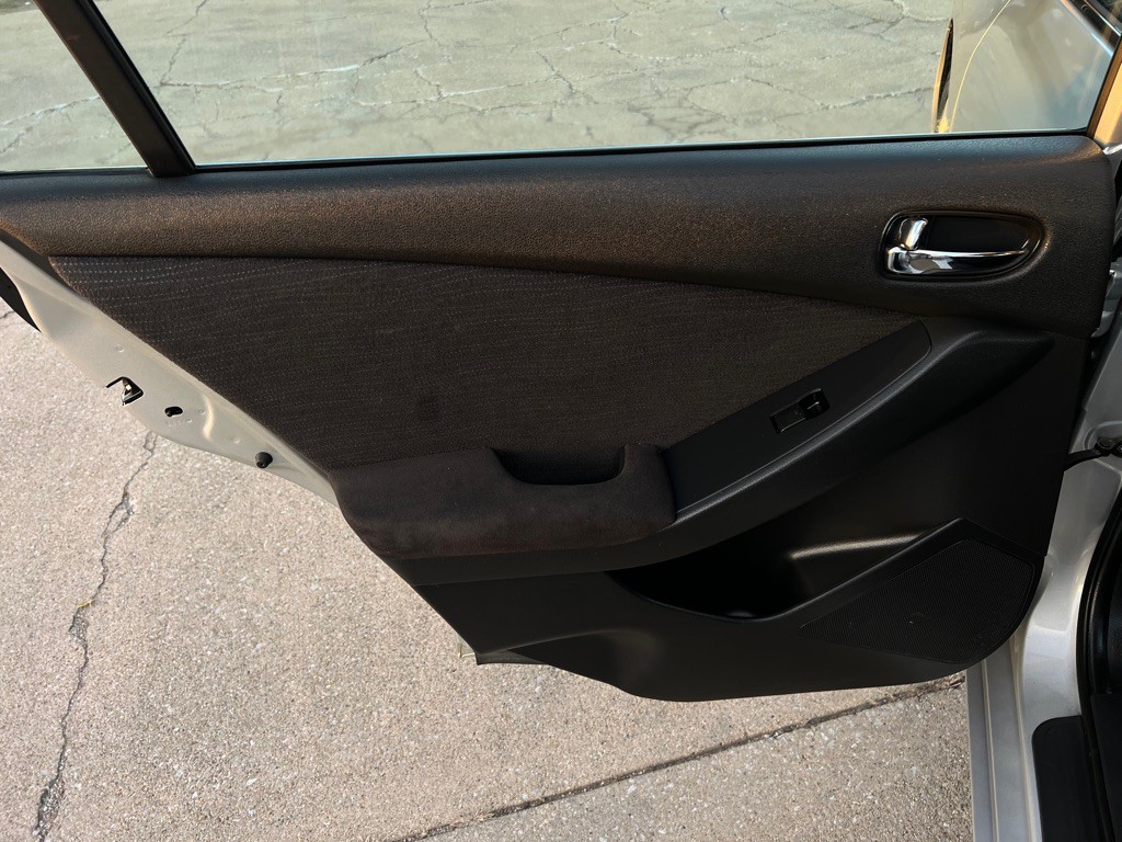 2010 Nissan Altima Image 28