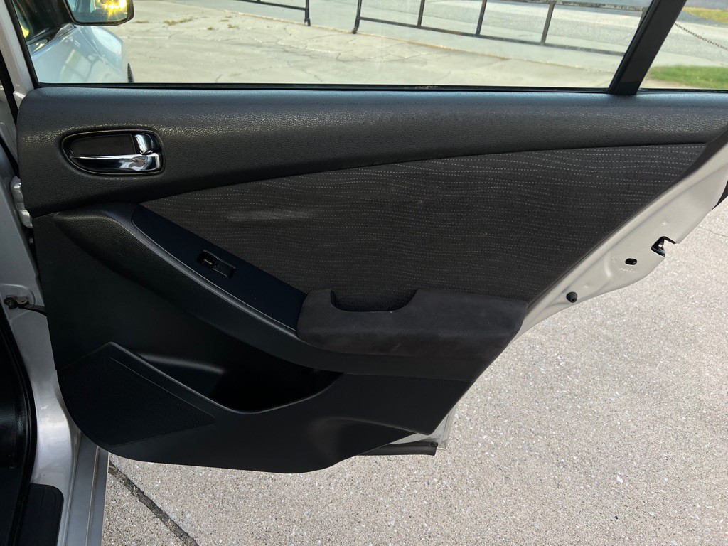 2010 Nissan Altima Image 32