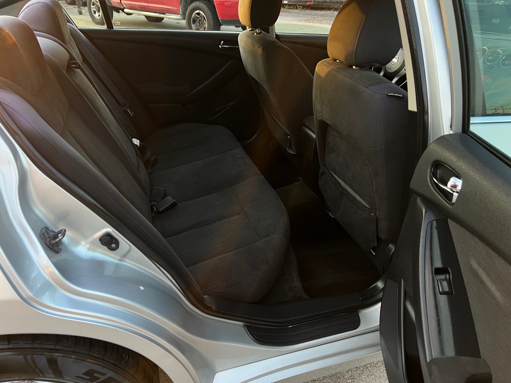 2010 Nissan Altima Image 33