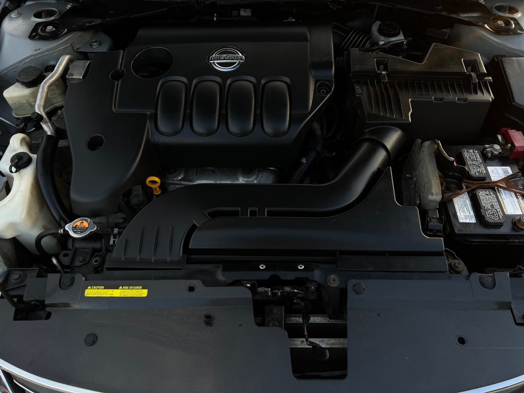 2010 Nissan Altima Image 40