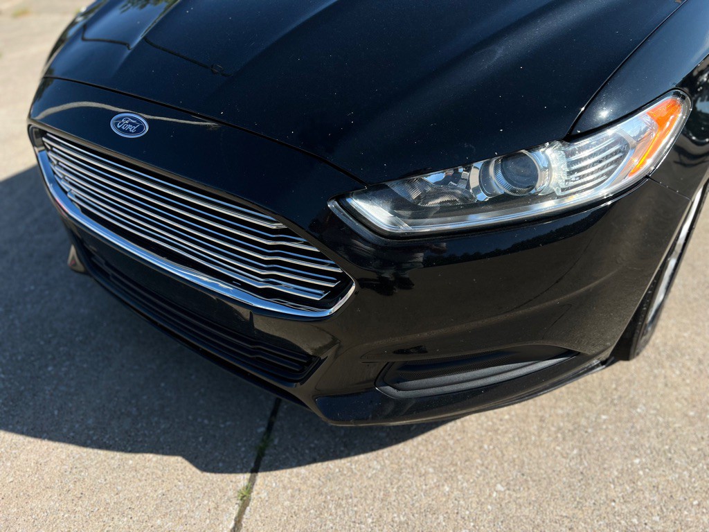 2016 Ford Fusion Image 12