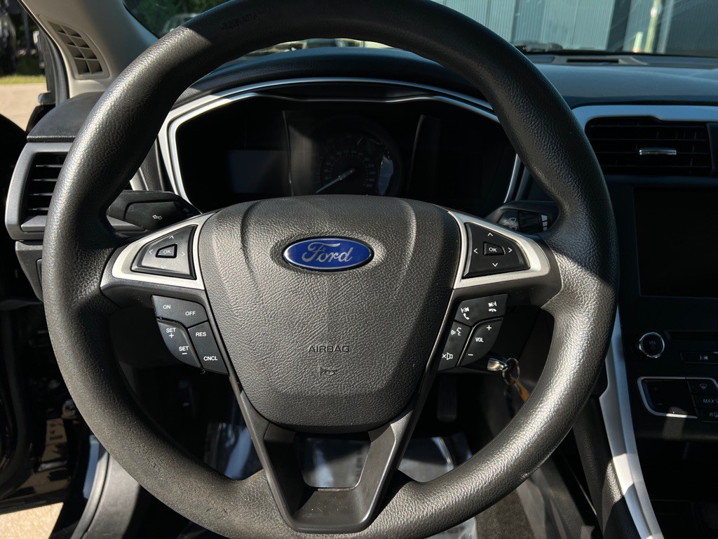 2016 Ford Fusion Image 16