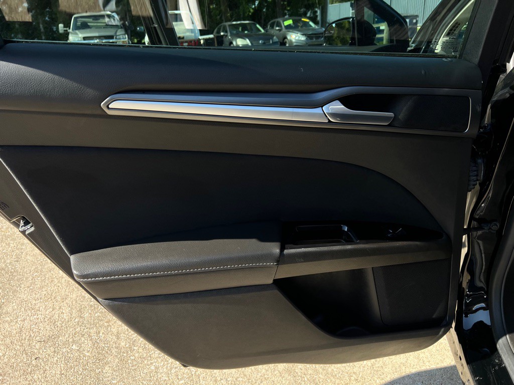 2016 Ford Fusion Image 24