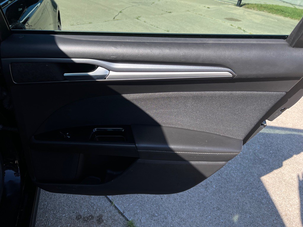 2016 Ford Fusion Image 27