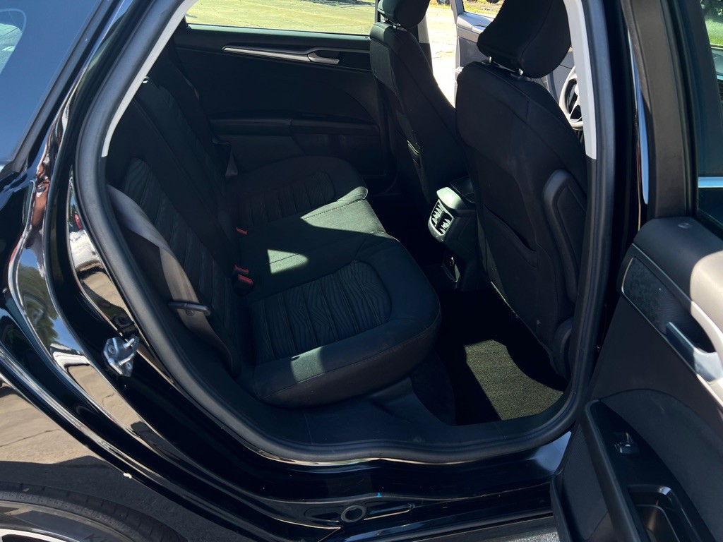 2016 Ford Fusion Image 28