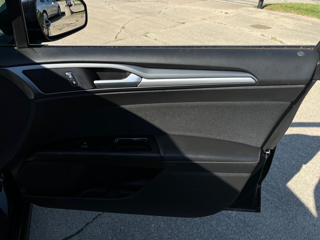 2016 Ford Fusion Image 31