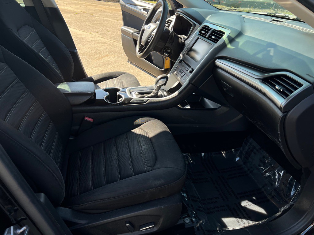 2016 Ford Fusion Image 33