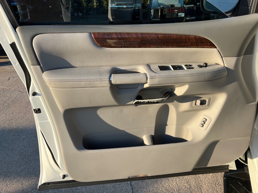 2010 Nissan Armada Image 11