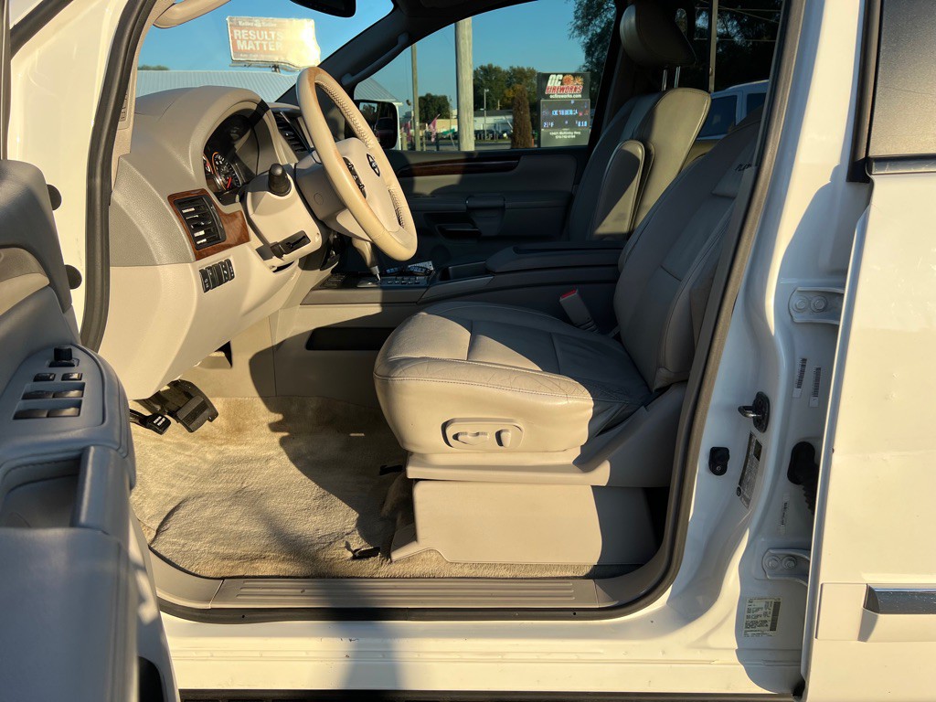 2010 Nissan Armada Image 13