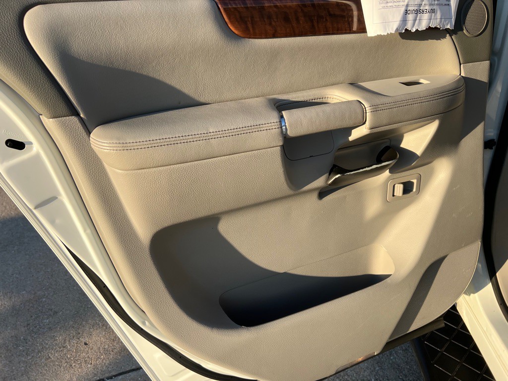 2010 Nissan Armada Image 23