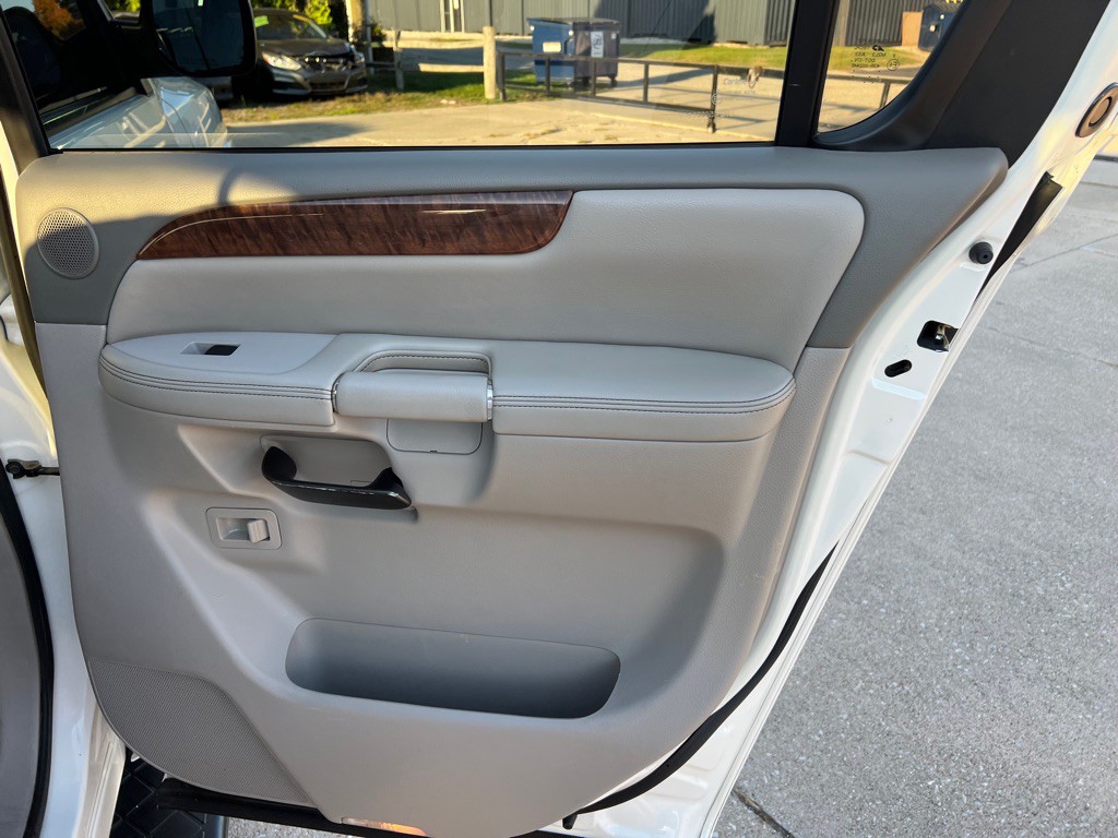2010 Nissan Armada Image 30
