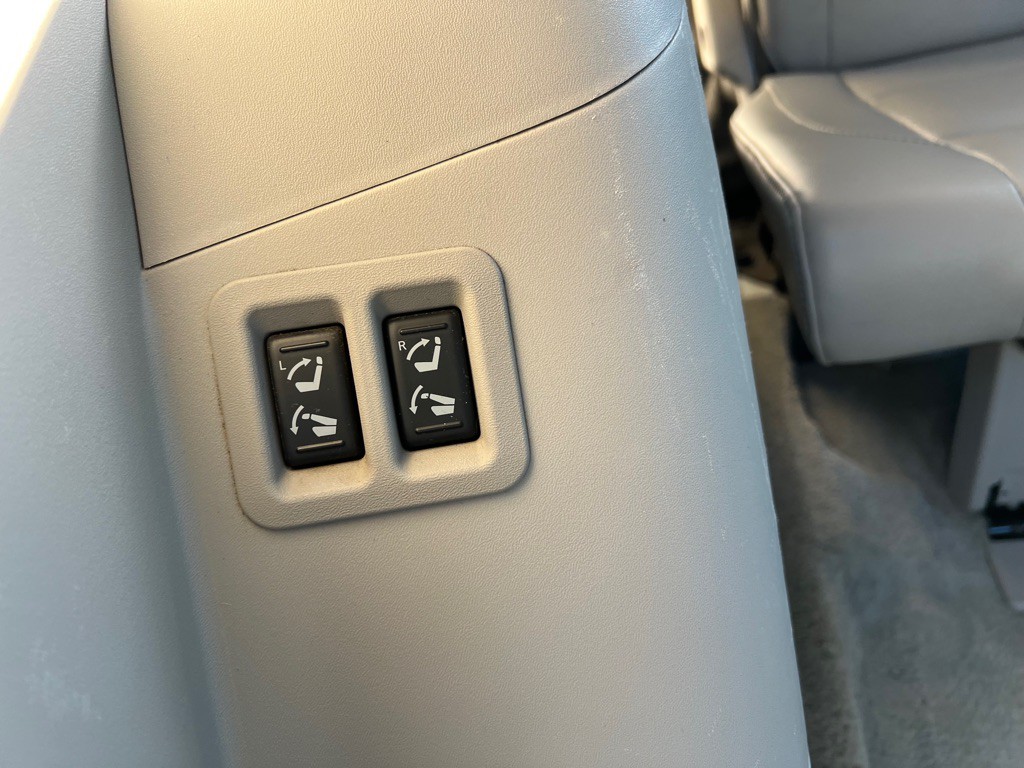 2010 Nissan Armada Image 35