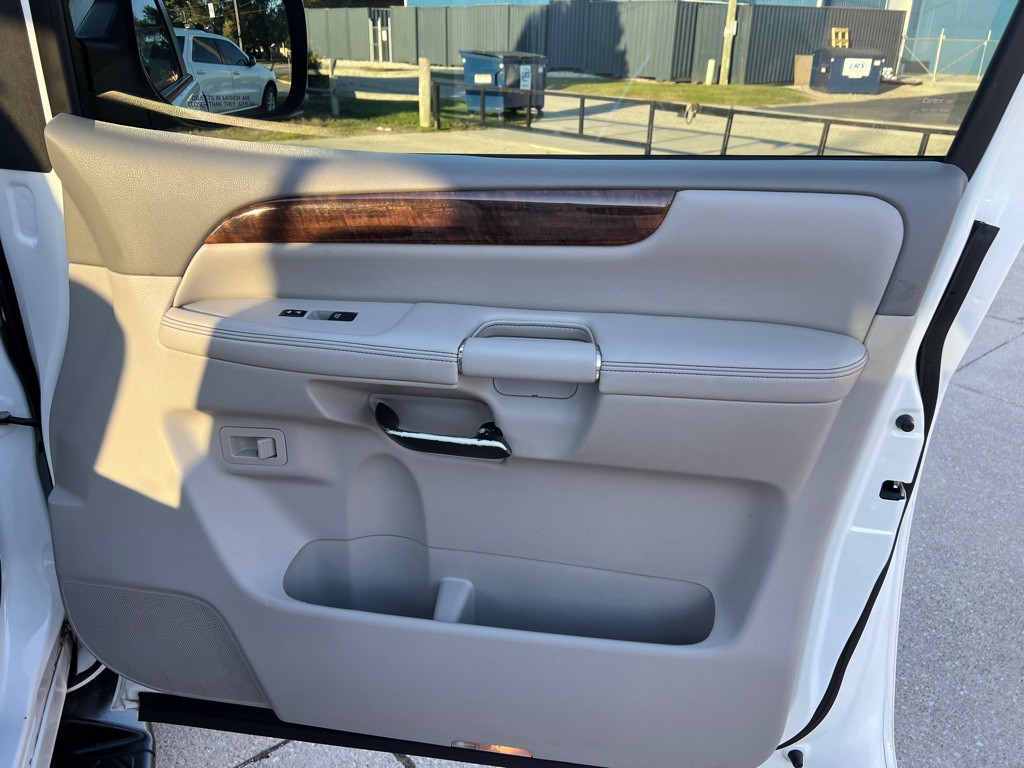 2010 Nissan Armada Image 37