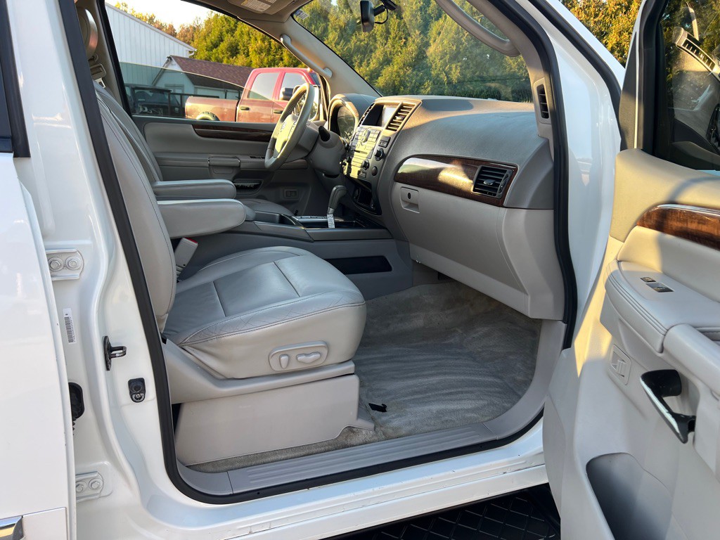 2010 Nissan Armada Image 38