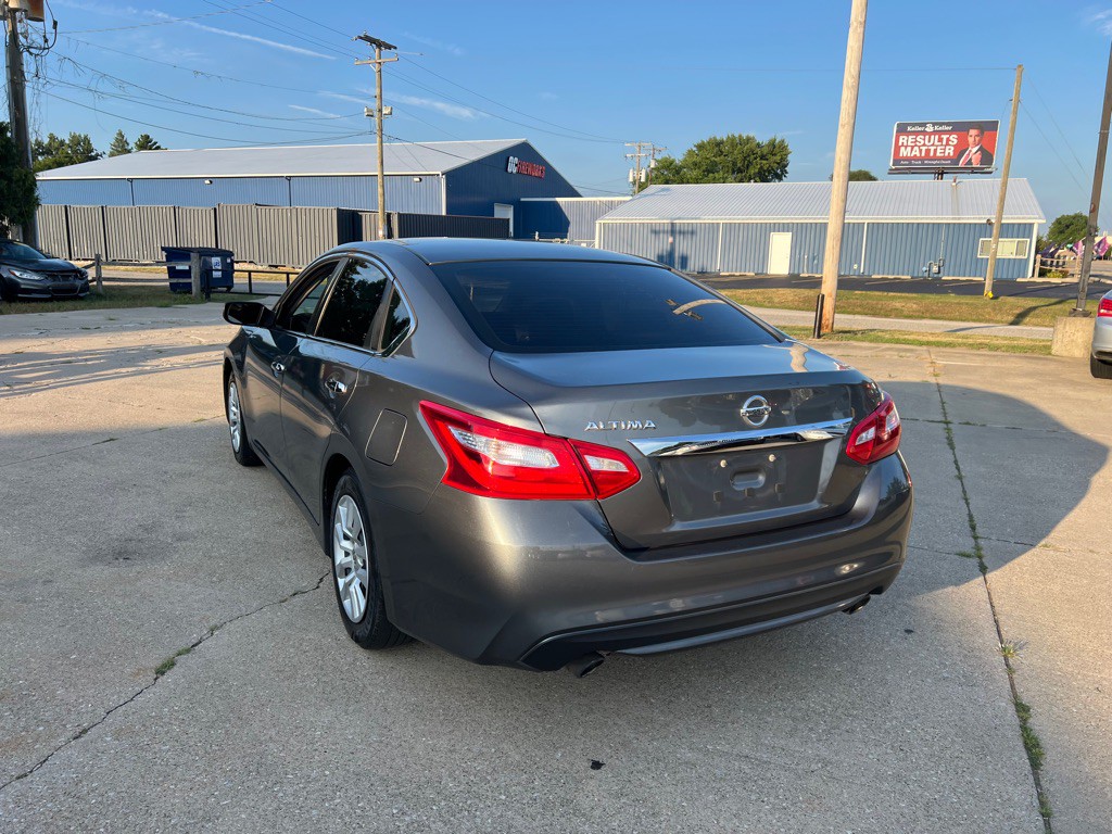 2016 Nissan Altima Image 8