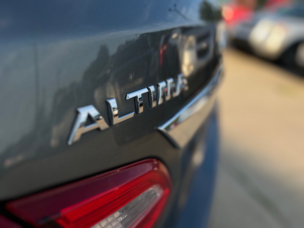 2016 Nissan Altima Image 16