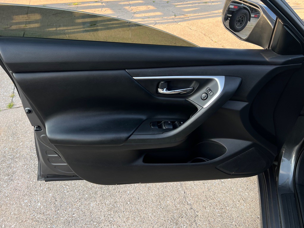 2016 Nissan Altima Image 17