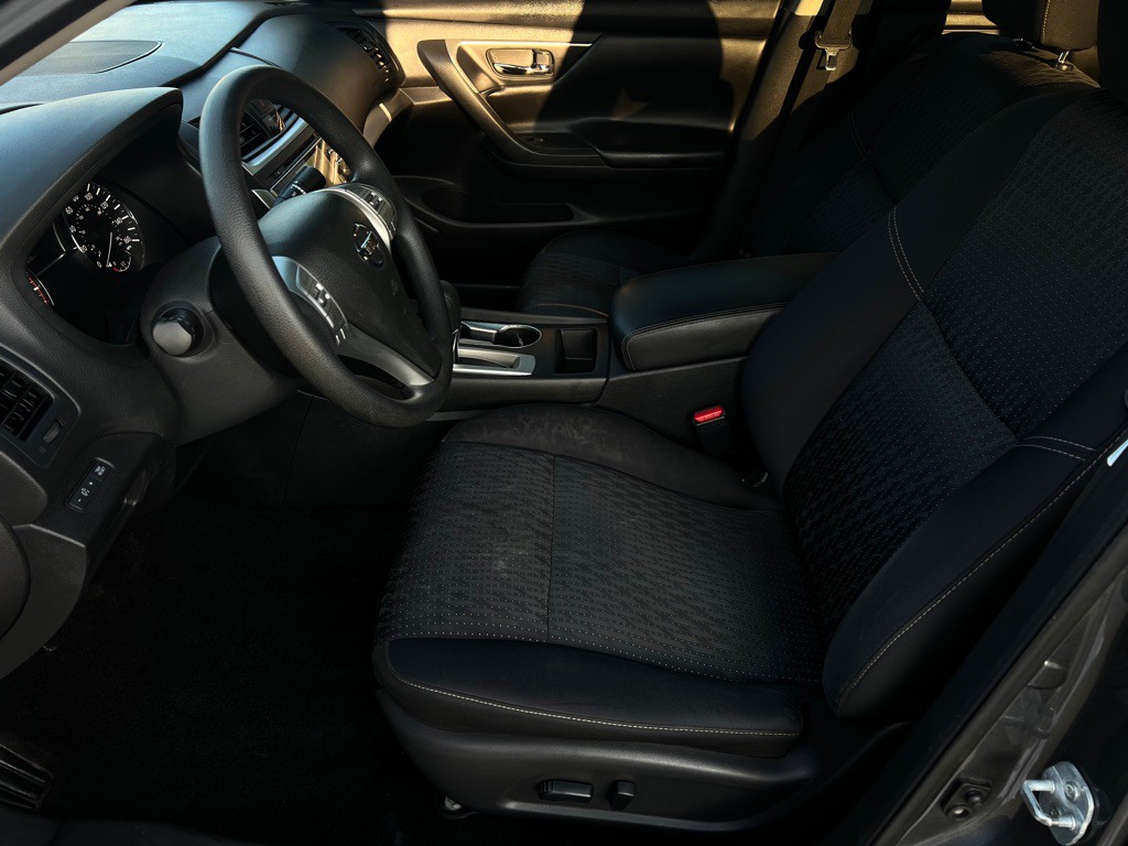 2016 Nissan Altima Image 18