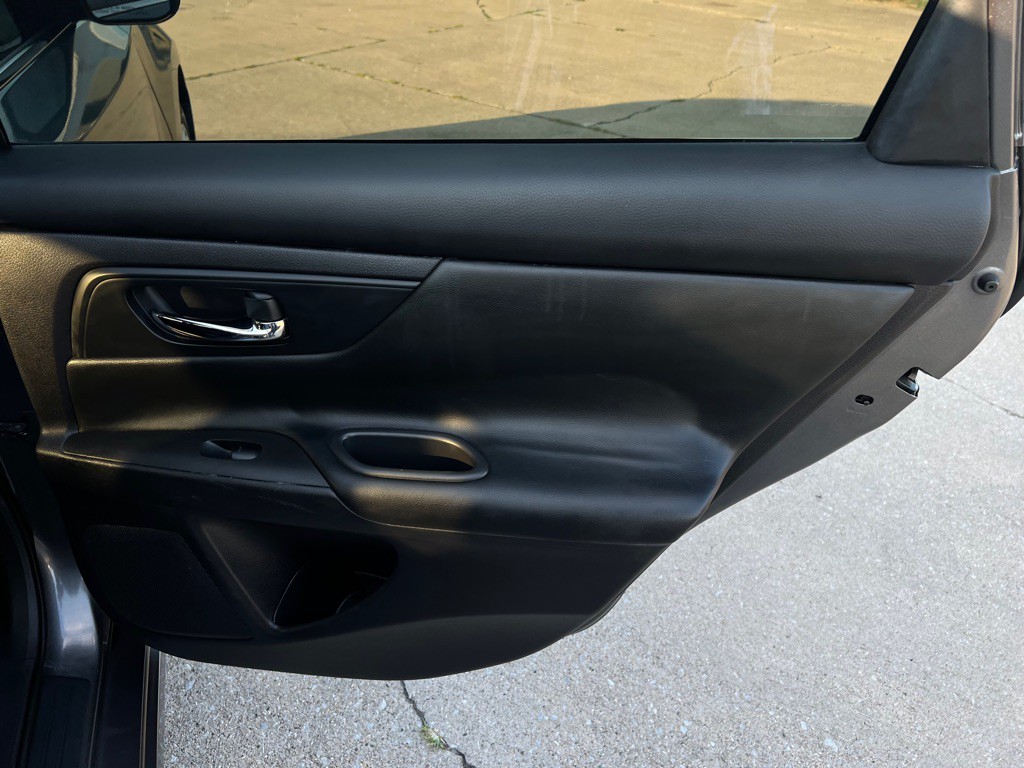 2016 Nissan Altima Image 30
