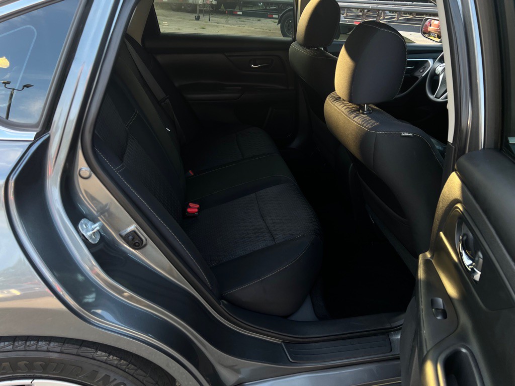 2016 Nissan Altima Image 31