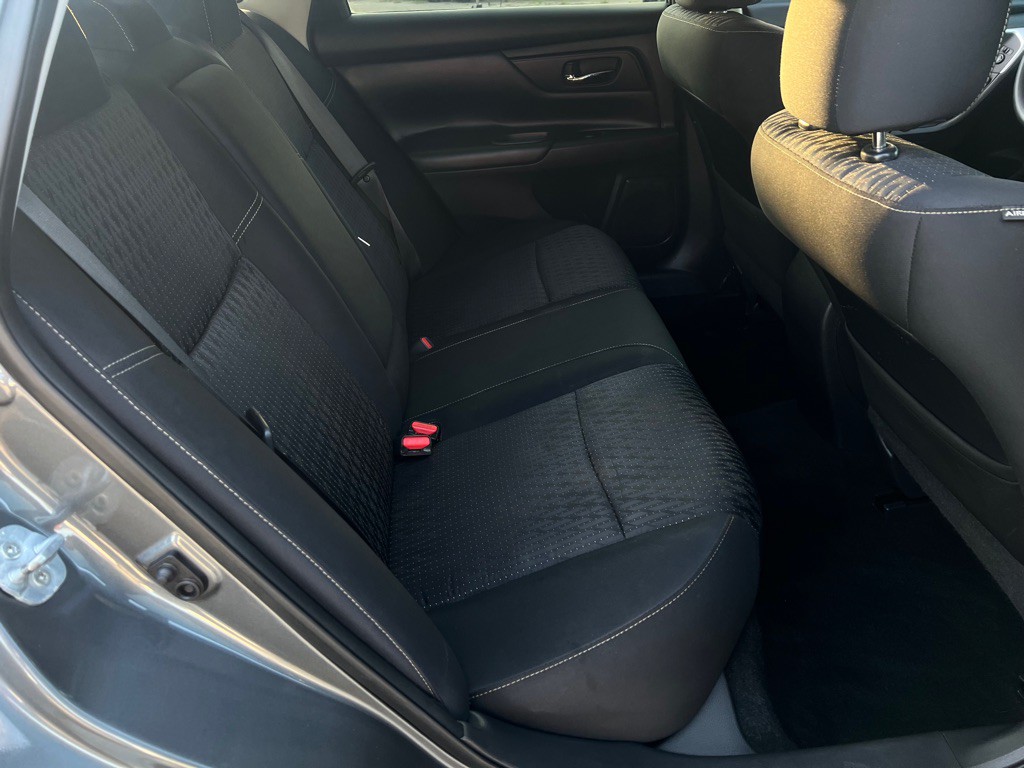 2016 Nissan Altima Image 32