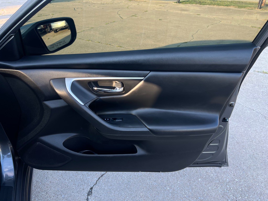 2016 Nissan Altima Image 34