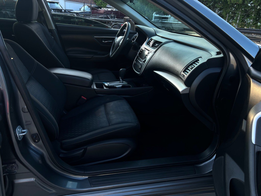 2016 Nissan Altima Image 35